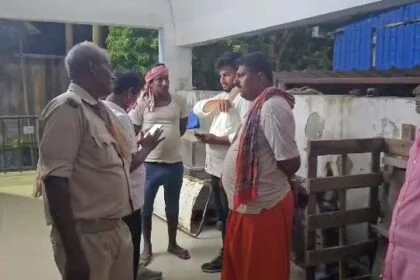 बेगूसराय में अपराधियों ने एक प्राइवेट शिक्षक को गला रेतकर निर्मम तरीके से किया हत्या,शव को कावर झील के बहियार में फेंका 19