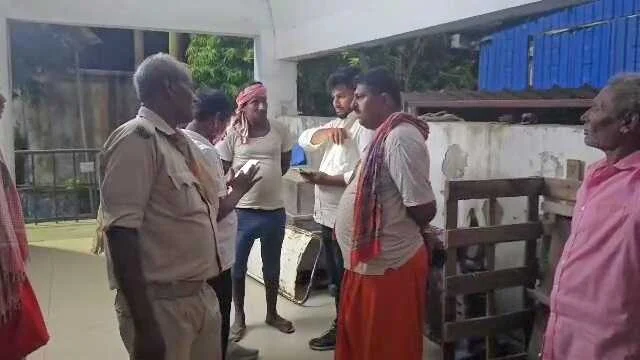 बेगूसराय में अपराधियों ने एक प्राइवेट शिक्षक को गला रेतकर निर्मम तरीके से किया हत्या,शव को कावर झील के बहियार में फेंका 5