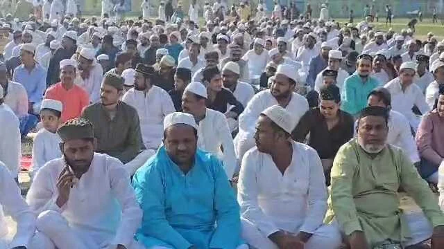 बेगूसराय गांधी स्टेडियम में शांतिपूर्ण तरीके व कड़ी सुरक्षा व्यवस्था के बीच सामूहिक रूप से बकरीद पर्व के नमाज अदा की गई 3