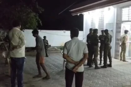 बेगूसराय में बेख़ौफ़ अपराधियों ने पेट्रोल पंप के कर्मी के साथ की मारपीट और गोलीबारी,पेट्रोल पंप कर्मी मौके से भाग कर किसी तरह बचाई जान  17