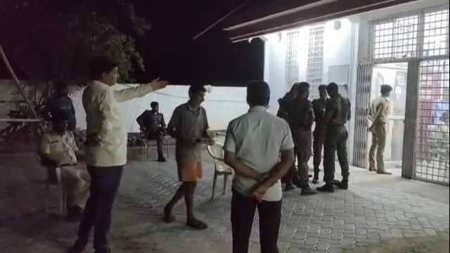 बेगूसराय में बेख़ौफ़ अपराधियों ने पेट्रोल पंप के कर्मी के साथ की मारपीट और गोलीबारी,पेट्रोल पंप कर्मी मौके से भाग कर किसी तरह बचाई जान  2