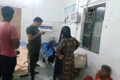 समस्तीपुर: दिल्ली से बकरीद घर पहुंचा भाई को चाचा के घर में घुसकर चाकू मारकर किया घायल,अस्पताल में भर्ती 8