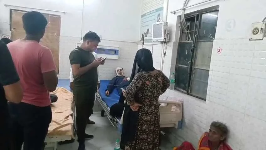 समस्तीपुर: दिल्ली से बकरीद घर पहुंचा भाई को चाचा के घर में घुसकर चाकू मारकर किया घायल,अस्पताल में भर्ती 4