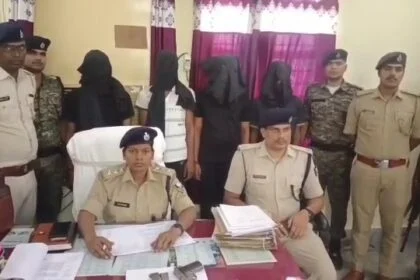 बेगूसराय बलिया में पंम्प कर्मी से मारपीट व गोलीबारी की घटना में पुलिस को मिली सफलता,पिस्टल,मैगजीन,कारतूस के साथ तीन आरोपी गिरफ्तार 6