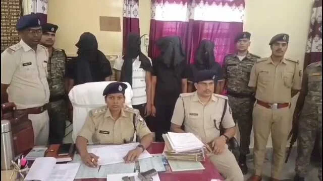 बेगूसराय बलिया में पंम्प कर्मी से मारपीट व गोलीबारी की घटना में पुलिस को मिली सफलता,पिस्टल,मैगजीन,कारतूस के साथ तीन आरोपी गिरफ्तार 5