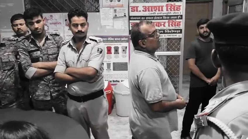 बेगूसराय में प्रसव कराने के दौरान जच्चा और बच्चा की निजी अस्पताल में मौत,परिजनों ने डॉक्टर पर लापरवाही का आरोप लगाकर क्लीनिक में जमकर किया हंगामा 3
