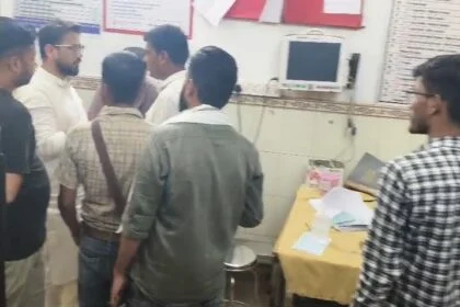 समस्तीपुर: बकरीद में दिल्ली से घर लौटे युवक को घर से भगाया, चाचा के यहां रुका तो भाई और भतीजा ने चाकू से हमला कर किया घायल 4