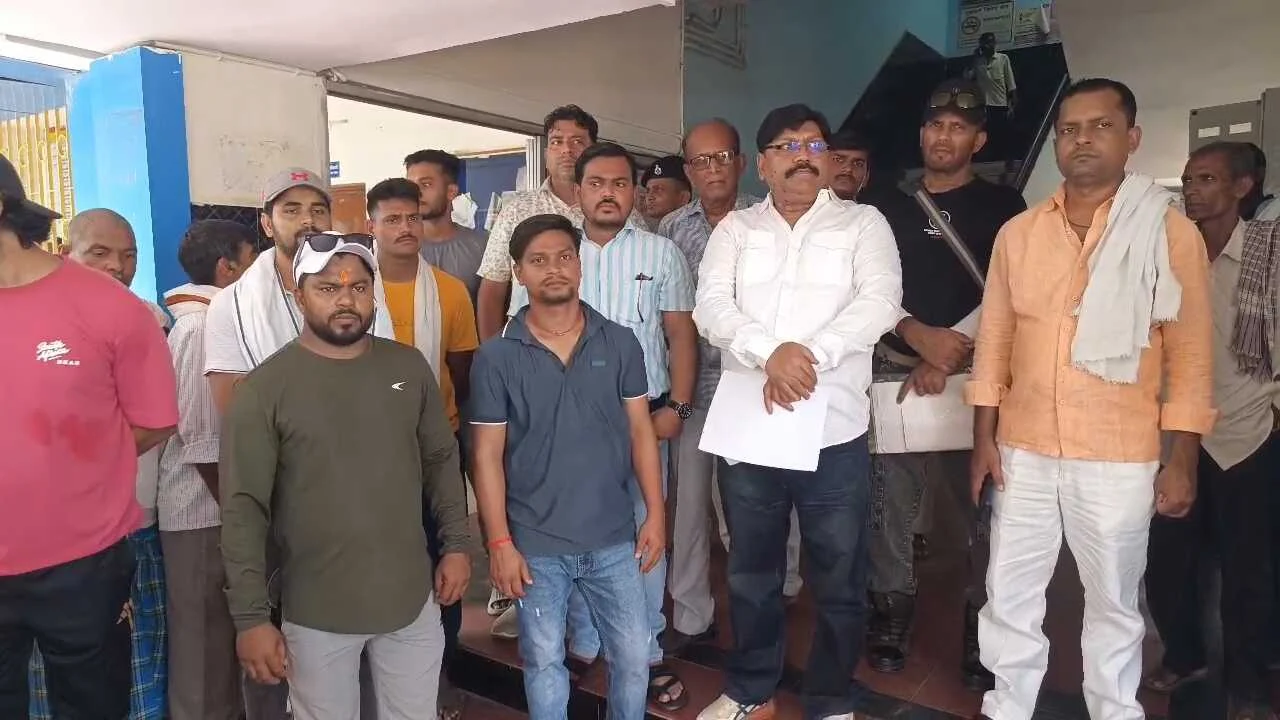 नालंदा में क्रिकेट टूर्नामेंट पर प्रशासन ने लगाया ग्रहण, राजद के पूर्व विधायक का पप्पू खान के द्वारा कराया जा रहा टूर्नामेंट 5
