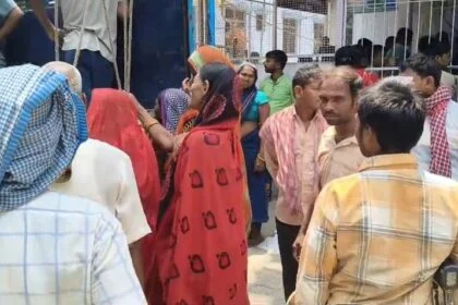 बेगूसराय में तेज रफ्तार ट्रक ने एक उपचालक को कुचला, उपचालक की घटना स्थल पर दर्दनाक मौत  22
