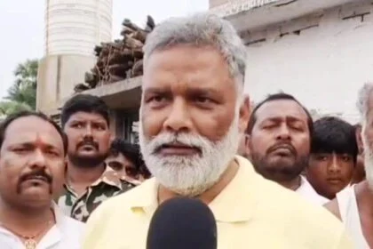 सरकार शराब और बालू माफियाओं के हाथों की कठपुतली बनी हुई है,पहले नेता अपराधी को पालते थे, अब अपराधी नेता को पाल रहे हैं – पप्पू यादव 20