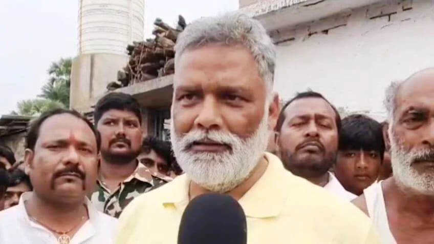 सरकार शराब और बालू माफियाओं के हाथों की कठपुतली बनी हुई है,पहले नेता अपराधी को पालते थे, अब अपराधी नेता को पाल रहे हैं – पप्पू यादव 1