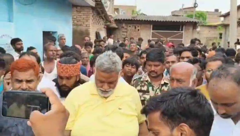 सरकार शराब और बालू माफियाओं के हाथों की कठपुतली बनी हुई है,पहले नेता अपराधी को पालते थे, अब अपराधी नेता को पाल रहे हैं – पप्पू यादव 3