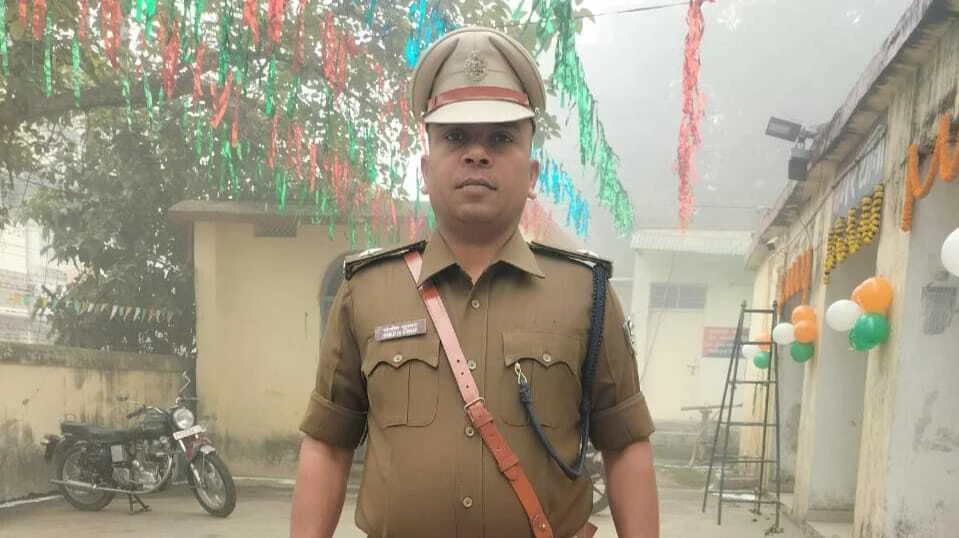 थानाध्यक्ष ने दफादार,चौकिदार के साथ लिया ग्राम रक्षा दल का साप्ताहिक परेड 2