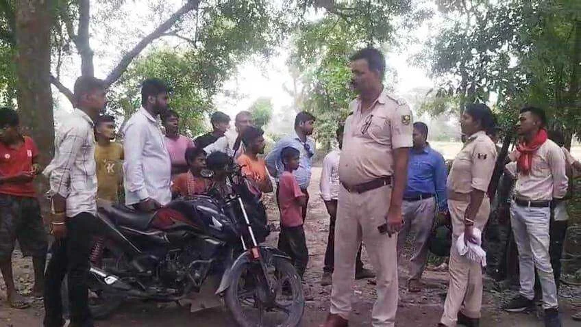 बेख़ौफ़ अपराधियों ने हथियार के बल पर दिनदहाड़े बंधन बैंक कर्मी से डेढ़ लाख रुपए की लूट 5