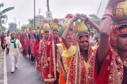 बरौनी प्रखंड के हाजीपुर में नवनिर्मित शिव मंदिर प्राण प्रतिष्ठा को लेकर 1201 कुमारी कन्याओं ने निकाली भव्य कलश शोभा यात्रा 81