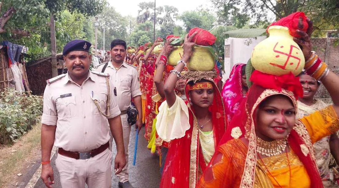 बरौनी प्रखंड के हाजीपुर में नवनिर्मित शिव मंदिर प्राण प्रतिष्ठा को लेकर 1201 कुमारी कन्याओं ने निकाली भव्य कलश शोभा यात्रा 2