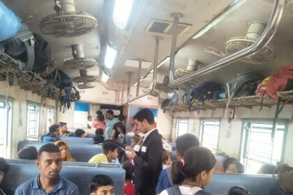 समस्तीपुर मंडल में मेगा टिकट चेकिंग अभियान जारी, 6383 बिना टिकट यात्रियों से वसूले गये 52.47 लाख रूपये 19