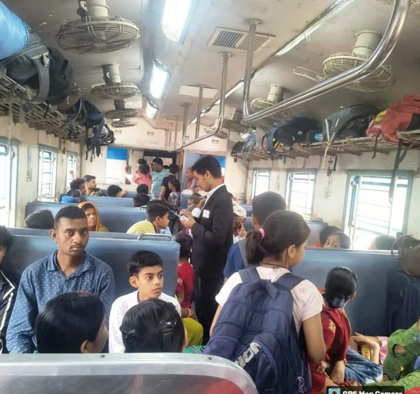 समस्तीपुर मंडल में मेगा टिकट चेकिंग अभियान जारी, 6383 बिना टिकट यात्रियों से वसूले गये 52.47 लाख रूपये 1