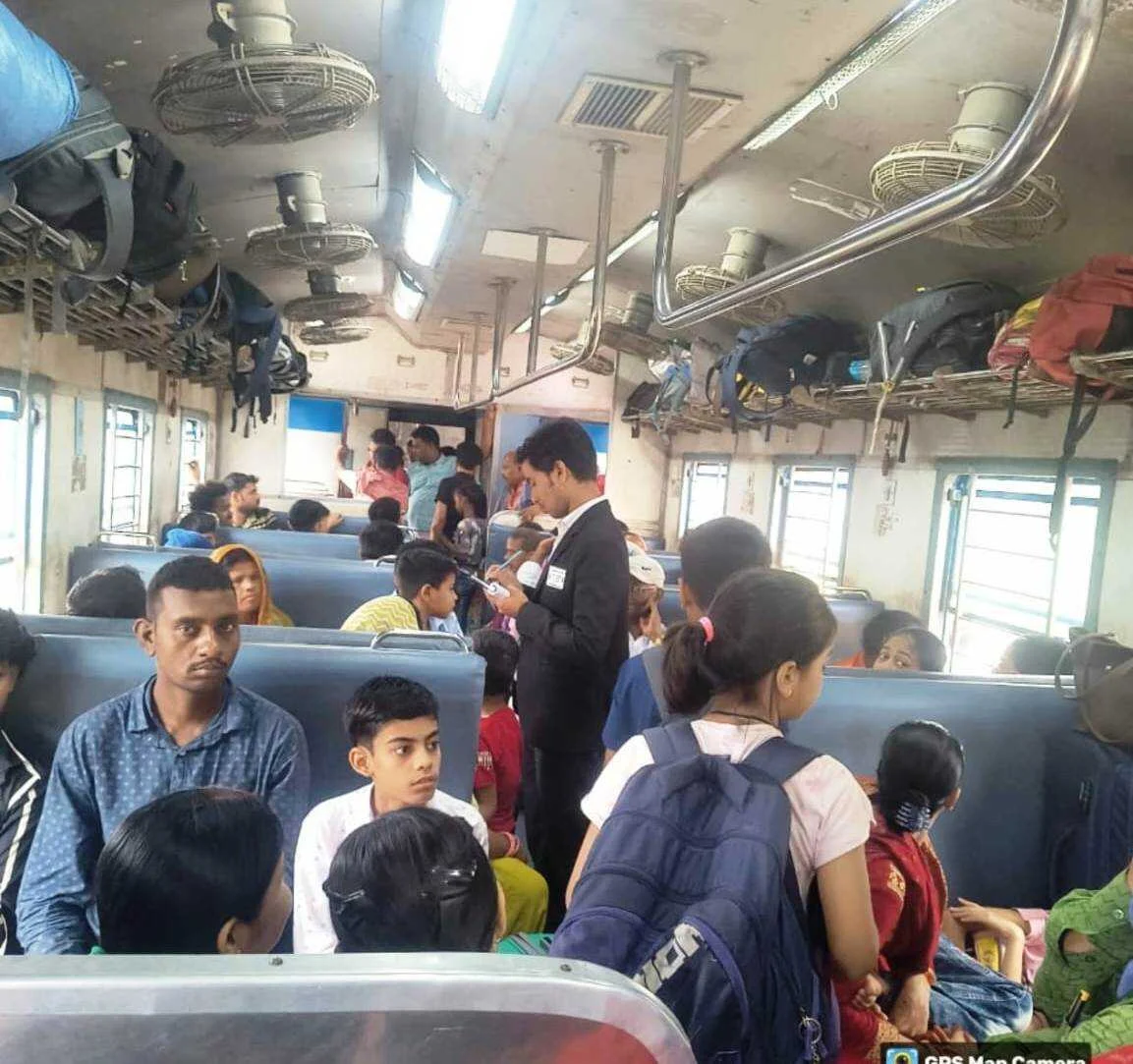 समस्तीपुर मंडल में मेगा टिकट चेकिंग अभियान जारी, 6383 बिना टिकट यात्रियों से वसूले गये 52.47 लाख रूपये 5