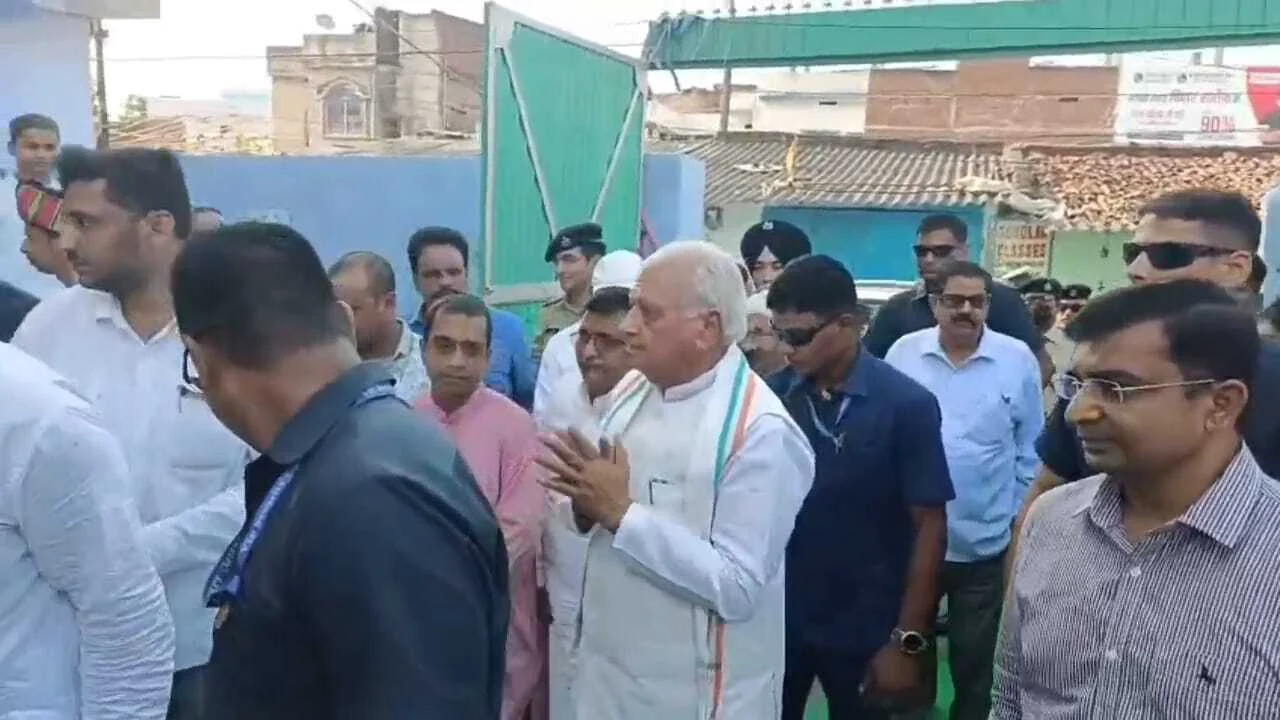 नालंदा: राज्यपाल आरिफ मोहम्मद खान पहुंचे बिहारशरीफ,मरहूम डॉ. मौलाना सैयद अली अरशद के निधन पर लेकर परिजनों से मिलकर दिए सांत्वना 3