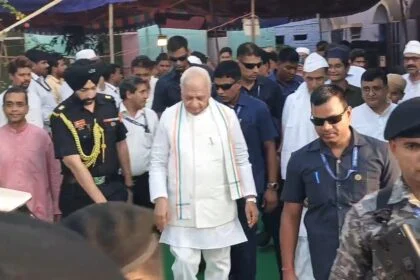 नालंदा: राज्यपाल आरिफ मोहम्मद खान पहुंचे बिहारशरीफ,मरहूम डॉ. मौलाना सैयद अली अरशद के निधन पर लेकर परिजनों से मिलकर दिए सांत्वना 22