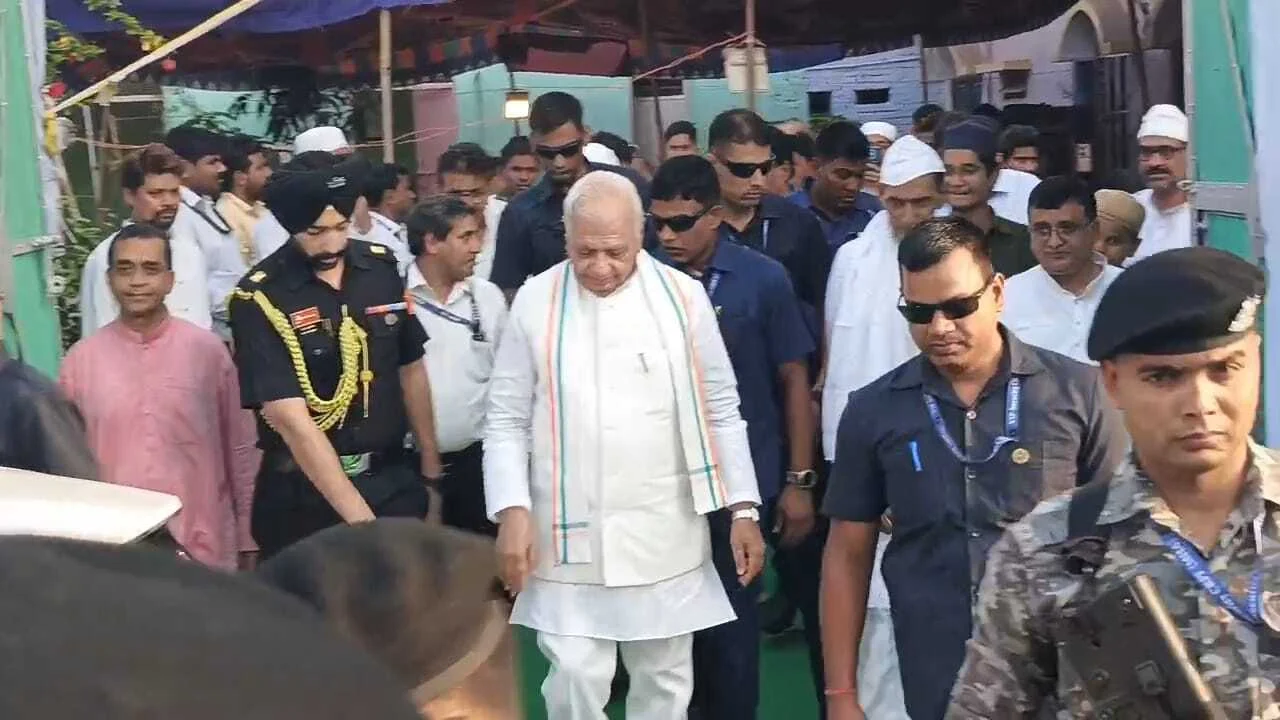 नालंदा: राज्यपाल आरिफ मोहम्मद खान पहुंचे बिहारशरीफ,मरहूम डॉ. मौलाना सैयद अली अरशद के निधन पर लेकर परिजनों से मिलकर दिए सांत्वना 6