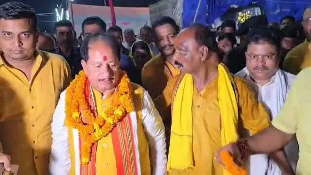 बिहार सरकार के उपमुख्यमंत्री विजय कुमार सिन्हा एक राम कथा महायज्ञ के कार्यक्रम में पहुंचें बेगूसराय, लोगों ने गर्मजोशी के साथ किया स्वागत 5
