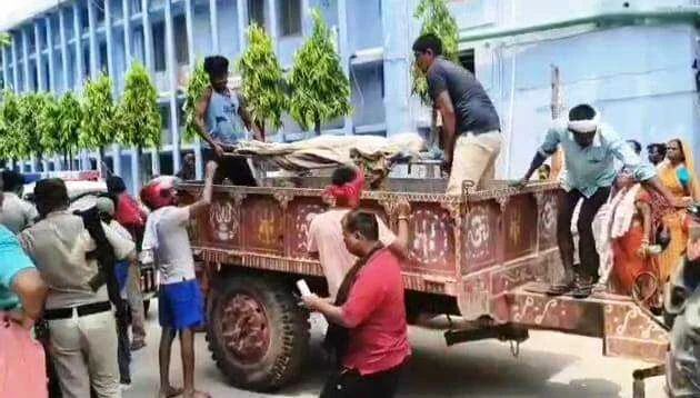 बेगूसराय में आर्थिक तंगी के कारण एक व्यक्ति ने गले में फंदा लगाकर किया आत्महत्या, इलाके में फैली सनसनी 2