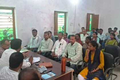 बीडीओ ने जनप्रतिनिधियों और पदाधिकारियों के साथ किया समीक्षात्मक बैठक 23
