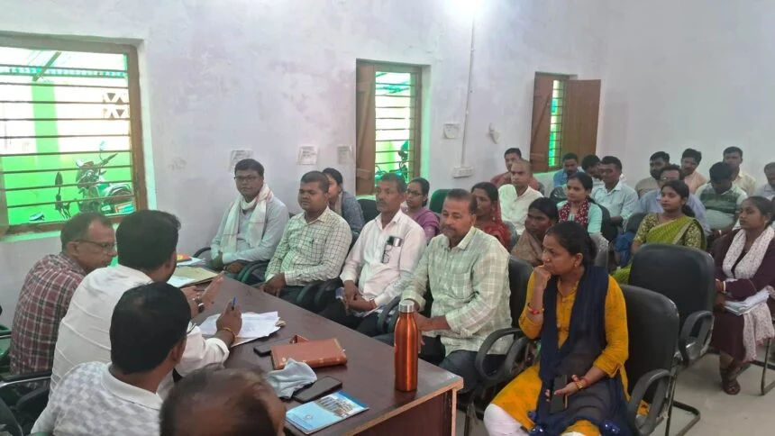बीडीओ ने जनप्रतिनिधियों और पदाधिकारियों के साथ किया समीक्षात्मक बैठक 1