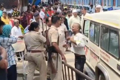बेगूसराय में पोस्टमार्टम को लेकर सदर अस्पताल में हुआ हाई वोल्टेज ड्रामा, देखकर लोग हुए हैरान 6