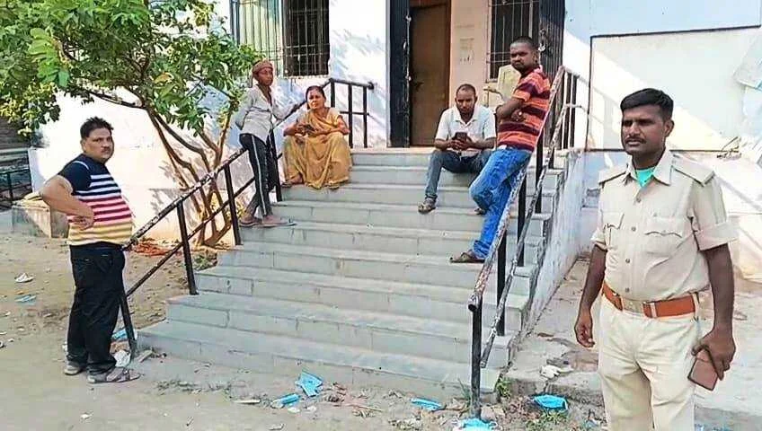 समस्तीपुर में भीषण सड़क हादसा: बाइक से बरात जा रहे तीन दोस्तों की सड़क दुर्घटना में दर्दनाक मौत 3