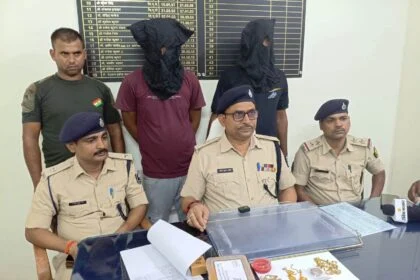 समस्तीपुर: रिलायंस ज्वेलर्स लूट मामले में एसटीएफ टीम ने दो अपराधी को सारण से किया गिरफ्तार, लूटे गये आभूषण भी बरामद 6