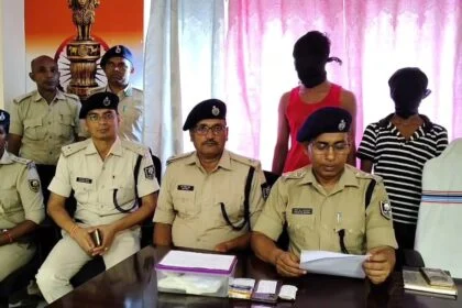 नालंदा: रिटायर्ड बैंककर्मियों के घर हुए लूटकांड का पुलिस ने किया उद्भेदन, दो मोबाइल फोन दस हजार नगद,एक पिस्टल दो जिंदा कारतूस समेत दो अपराधी गिरफ्तार 10