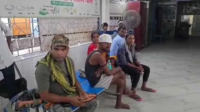 बारात जाने के दौरान रास्ते के विवाद को लेकर दो समुदाय के बीच मारपीट में एक दर्जन से अधिक लोग घायल, पुलिस कर रही है जांच 3