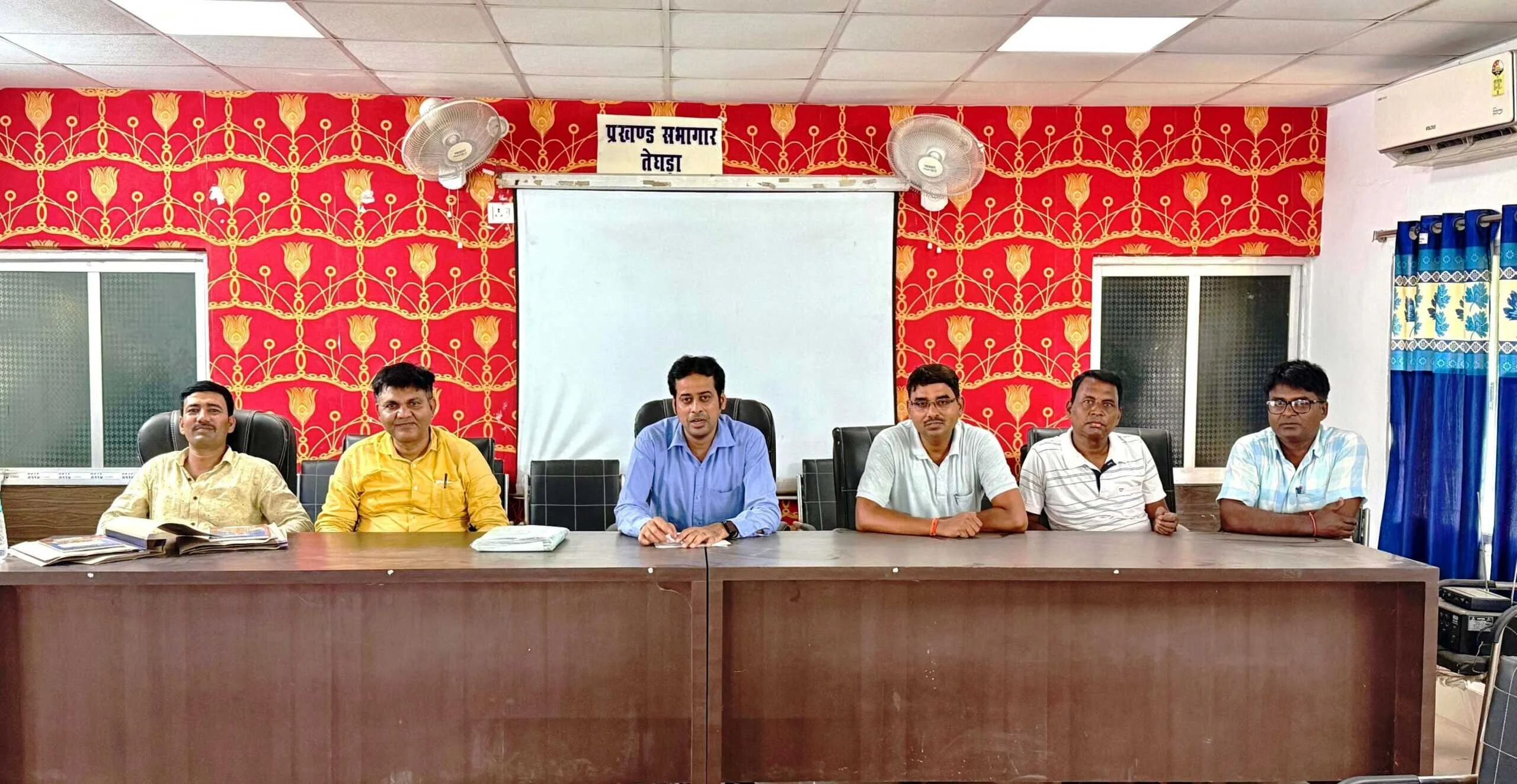 तेघड़ा प्रखंड अंतर्गत पंचायत उप-निर्वाचन 2025 की नामांकन प्रक्रिया आज तीसरे दिन रही धीमी 5