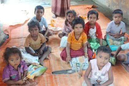 समस्तीपुर: जर्जर भवन में चल रहा आंगनबाड़ी, बच्चों के सिर पर मंडरा रहा खतरा,बड़े हादसे की आशंका 28