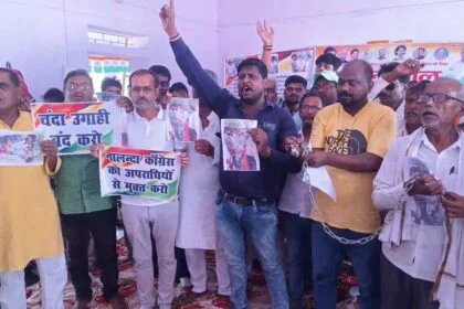 नालंदा: कांग्रेस कार्यालय में कार्यकर्ताओं का विरोध प्रदर्शन, जिलाध्यक्ष पर मनमानी का आरोप नीट पेपर लीक मामले से जुड़े लोगों को मंच पर जगह देने पर फूटा गुस्सा 26