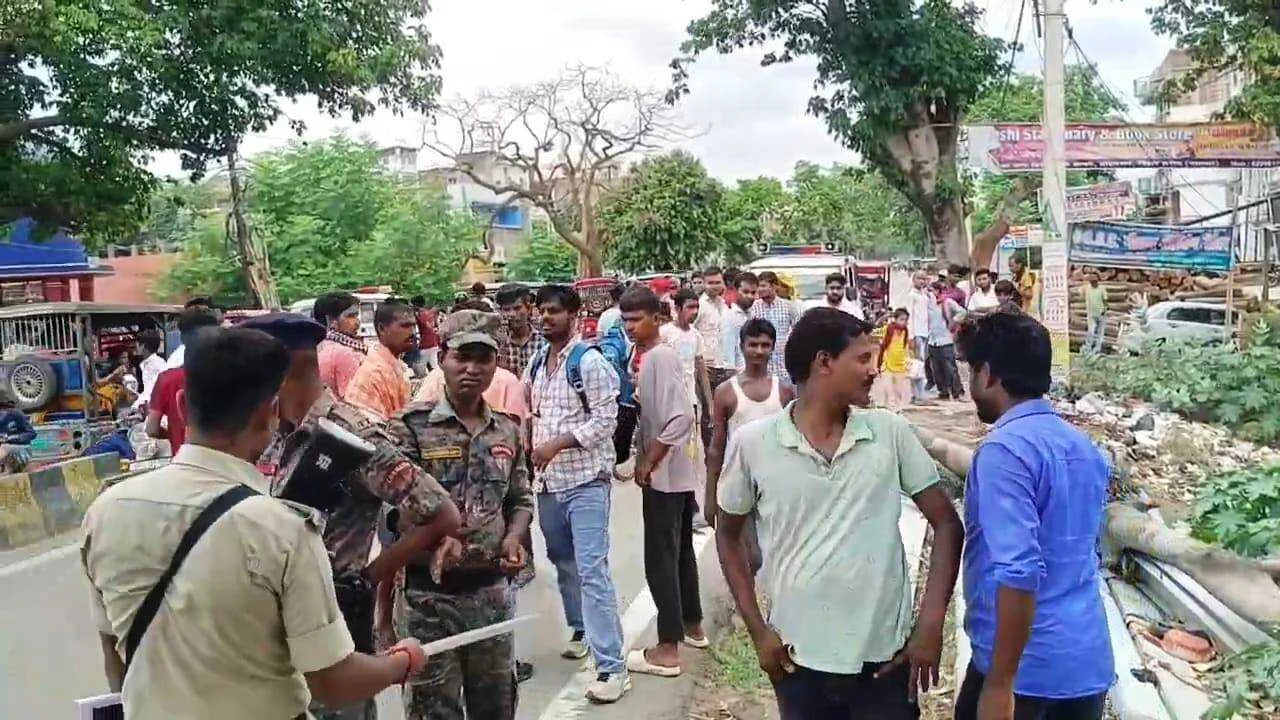 प्रेम प्रसंग में गला रेतकर हुई युवती की हत्या, सूटकेस में बंद कर शव को सुनसान इलाके में फेका 3
