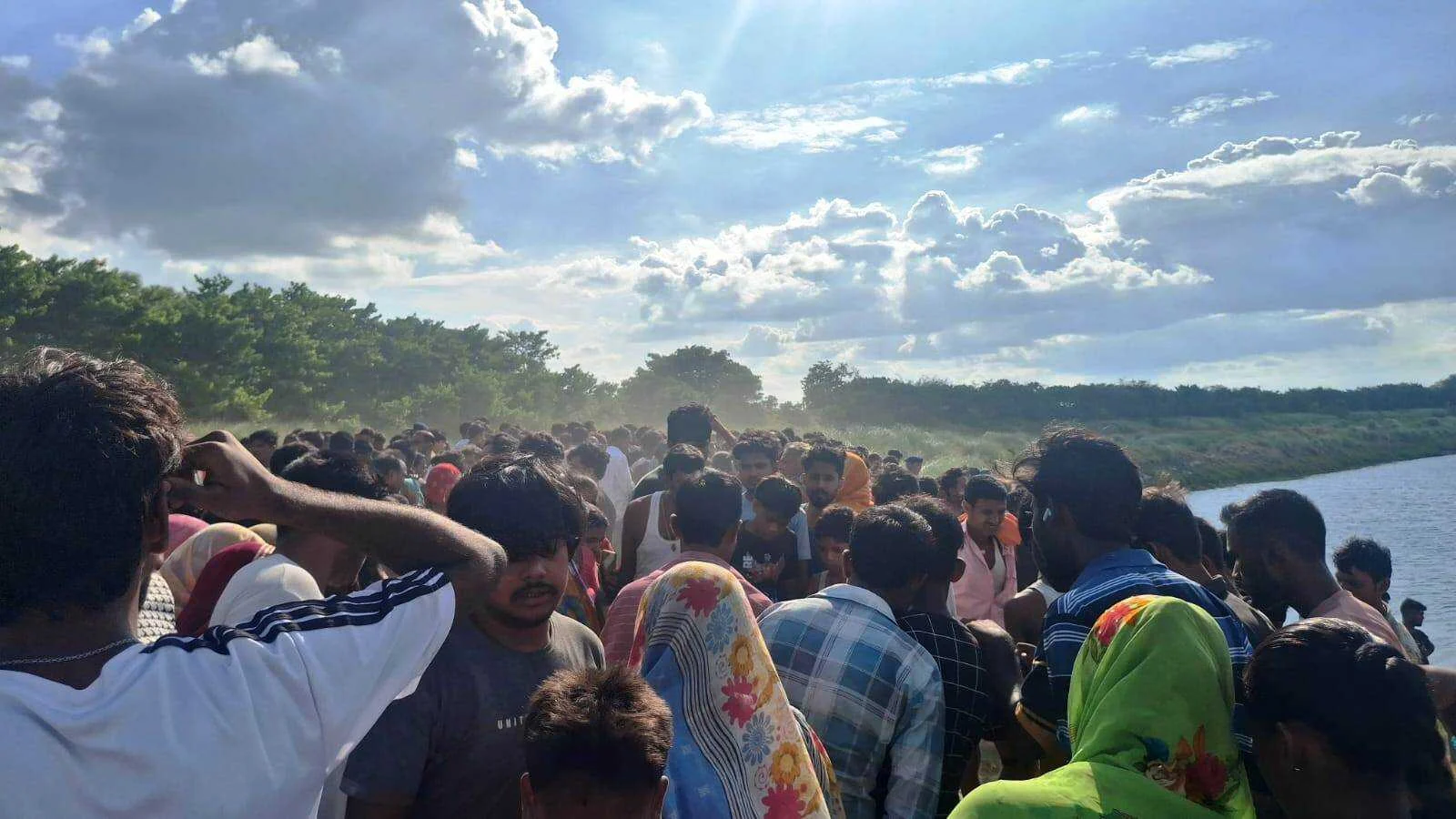 बेगूसराय में बूढ़ी गंडक नदी में स्नान करने के दौरान 8 लोग डूबे, चार की मौत, चार लोगो को लोगो ने डूबने से बचाया 3