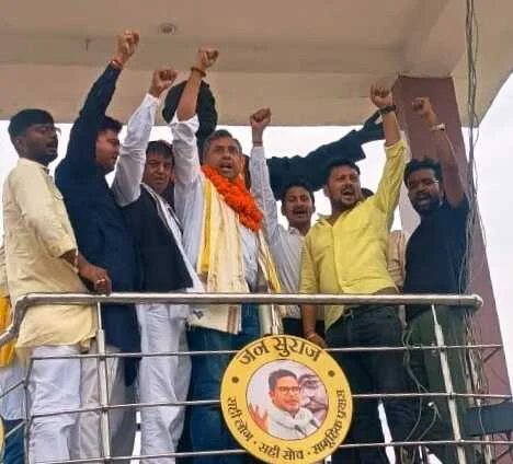 जनसुराज के प्रदेश अध्यक्ष डा कुमार शान्तनु ने दिनकर की प्रतिमा पर किया माल्यार्पण 2