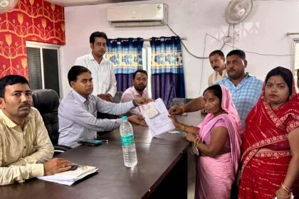 तेघड़ा प्रखंड में पंचायत उप-चुनाव को लेकर जिला परिषद, सरपंच एवं वार्ड सदस्य पद के लिए कुल तीन अभ्यर्थियों ने कराया नामांकन दाखिल 15