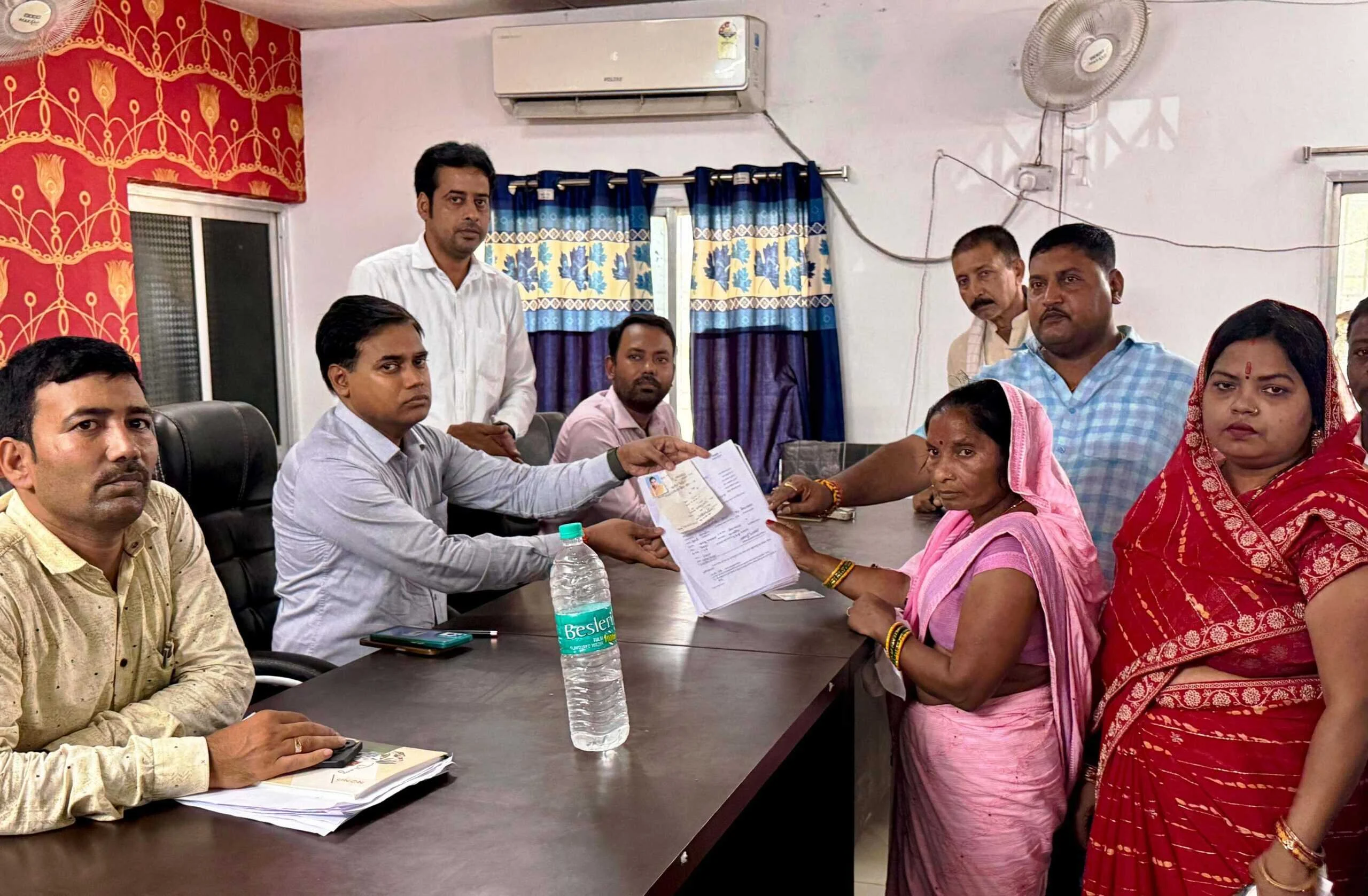 तेघड़ा प्रखंड में पंचायत उप-चुनाव को लेकर जिला परिषद, सरपंच एवं वार्ड सदस्य पद के लिए कुल तीन अभ्यर्थियों ने कराया नामांकन दाखिल 6