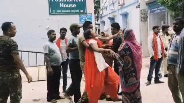 बेगूसराय में ट्रक व स्कॉर्पियो की भीषण टक्कर, स्कॉर्पियो में सवार एक व्यक्ति की दर्दनाक मौत, दो लोग गंभीर रूप से घायल 6