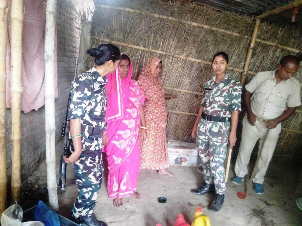 बेगूसराय के वीरपुर में अवैध रूप से देशी शराब तैयार करते दो महिला कारोबारी गिरफ्तार 11