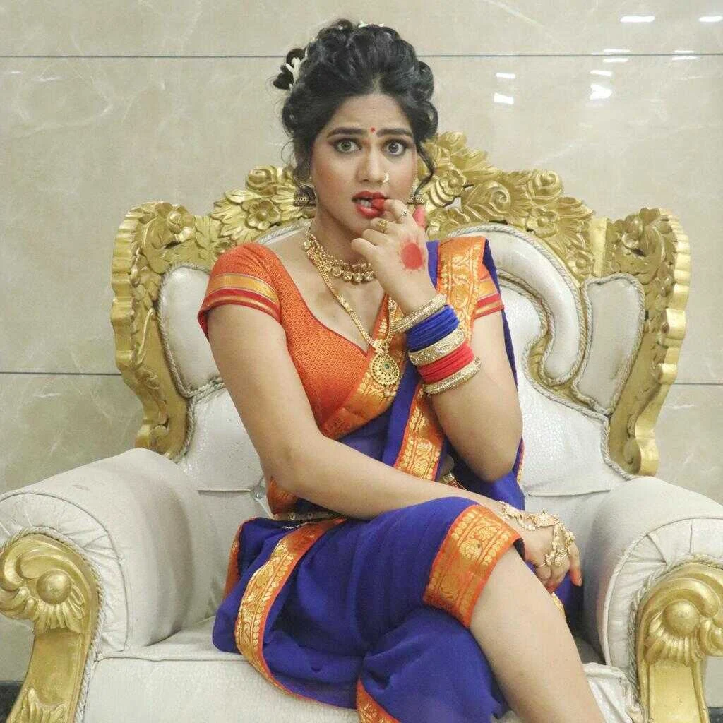 बिहार की बेटी अपर्णा मल्लिक बालीवुड और साउथ फिल्म इंडस्ट्री में अपनी अदाओं का बिखेर रही है जलवा 3