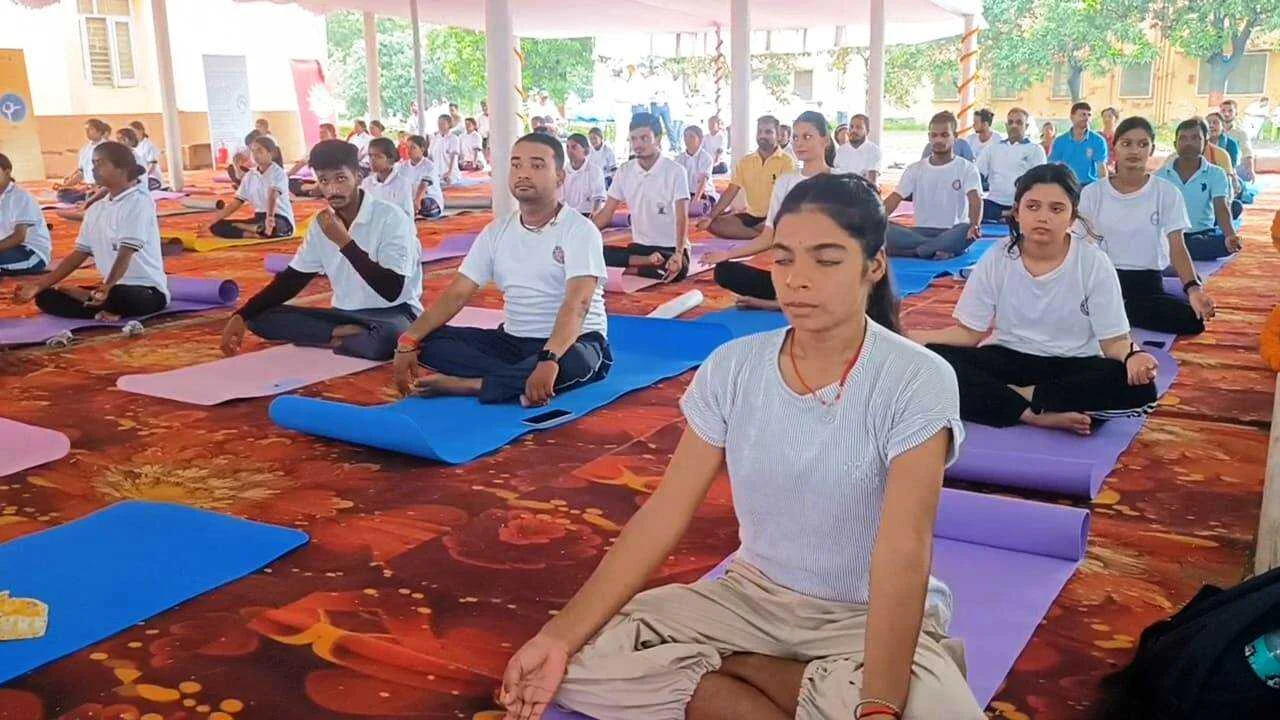 11 वें अंतरराष्ट्रीय योग दिवस 2025 के मौके पर केंद्रीय कपड़ा मंत्री गिरिराज सिंह पहुंचे नालंदा 4