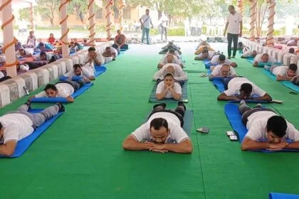 11 वें अंतरराष्ट्रीय योग दिवस 2025 के मौके पर केंद्रीय कपड़ा मंत्री गिरिराज सिंह पहुंचे नालंदा 16
