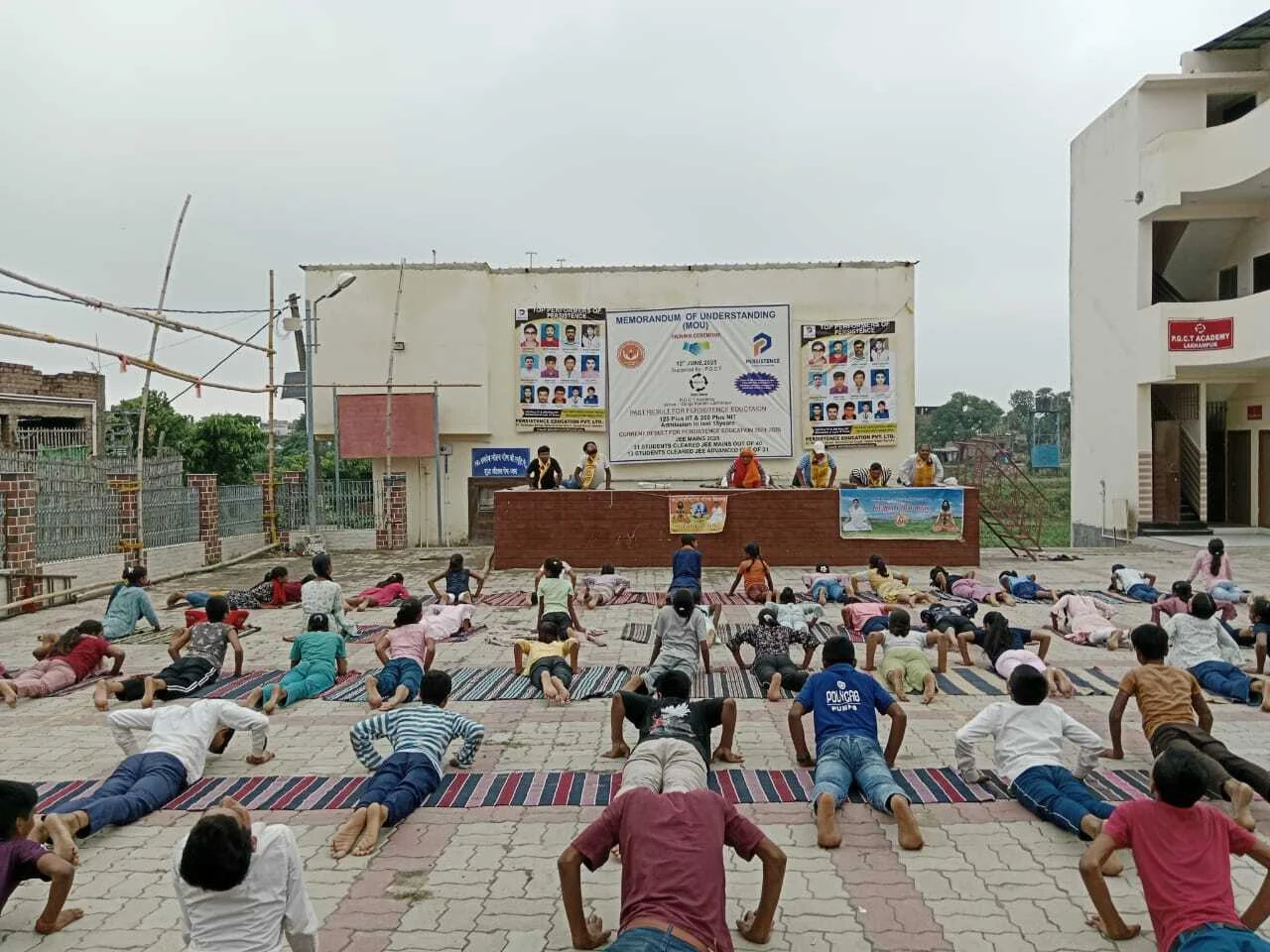 भुवनेश्वर बी. एड. कॉलेज चंदौर में 11वें अंतराष्ट्रीय योग दिवस मनाया गया 3