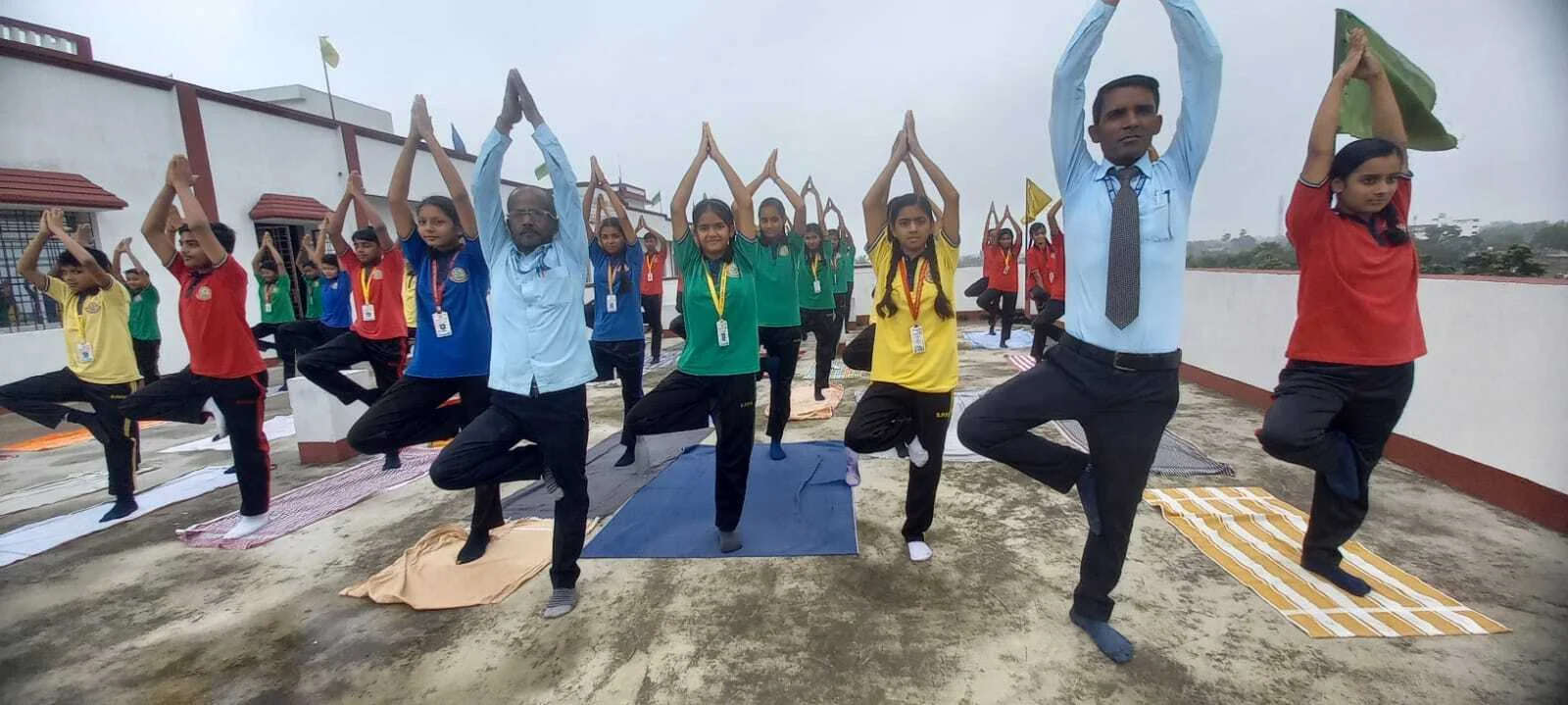 संत पॉल पब्लिक स्कूल तेघड़ा परिसर में योग शिविर का हुआ आयोजन 9